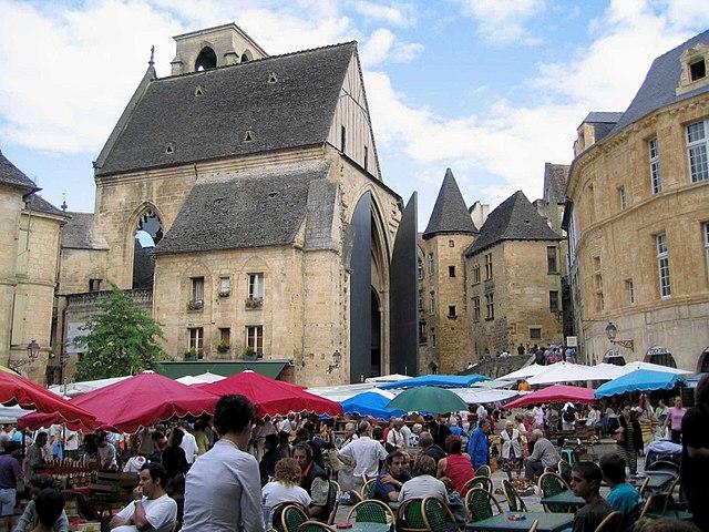 SARLAT-LA-CANÉDA - Immobilier - CENTURY 21 Patrimoine 24 - Ancienne_Eglise_Sainte-Marie_Place_De_La_Liberte_Marche